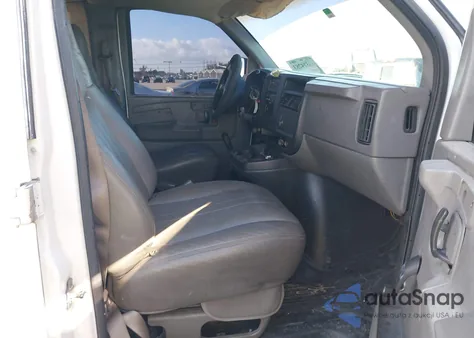 2003 Chevrolet Express z USA, uszkodzony, nr VIN 1GCEG15X531109033